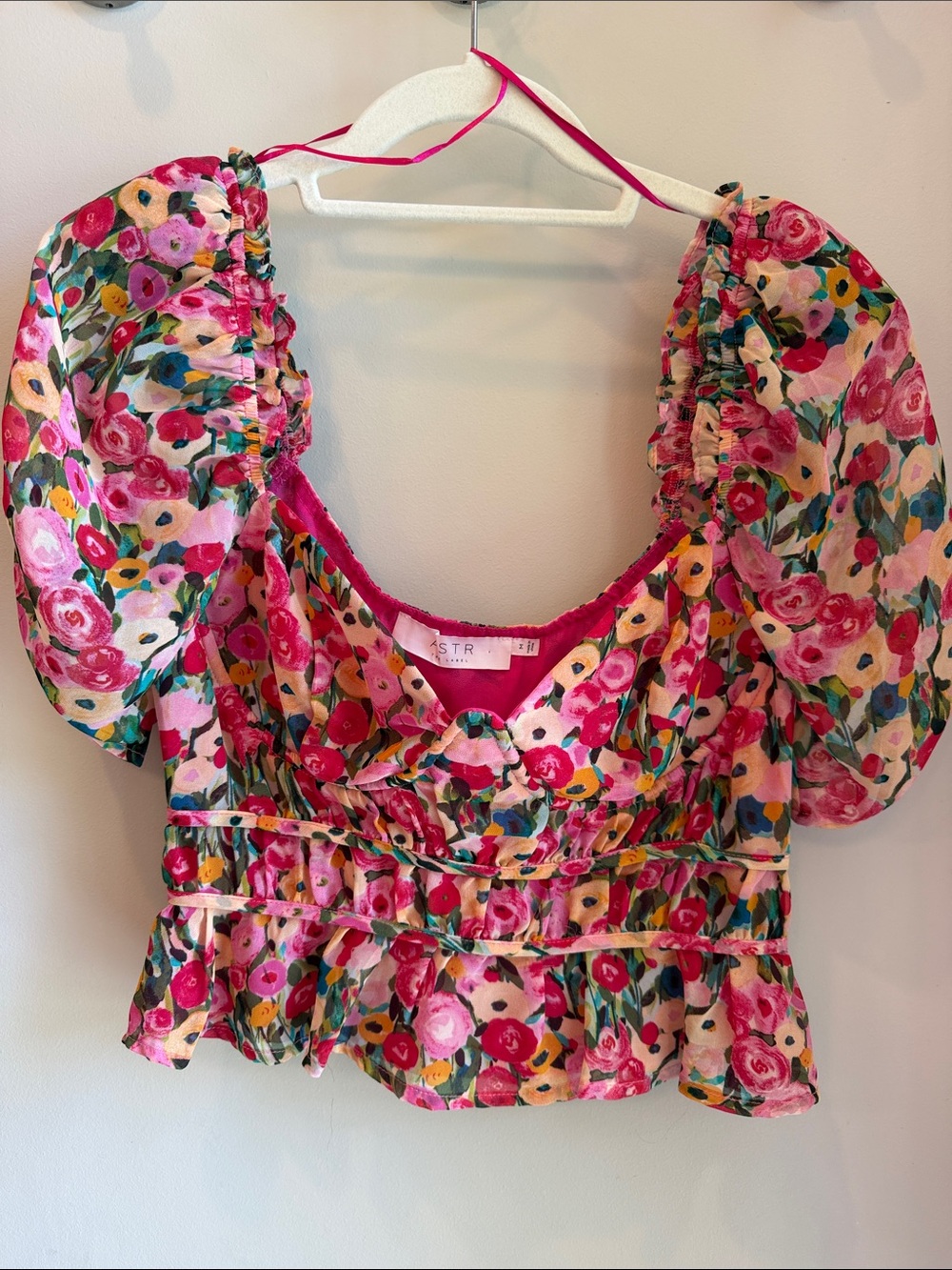 ASTR Pink Floral Puff-Sleeve Peplum Crop Top